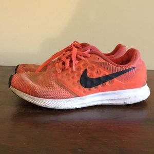 Nike running shoes boys size 4